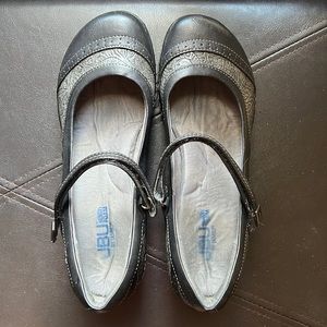 JBU memory foam wedge clog Mary Janes, GUC